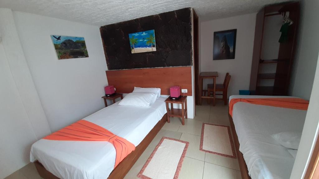 Postel nebo postele na pokoji v ubytování HOSTAL TERO REAL