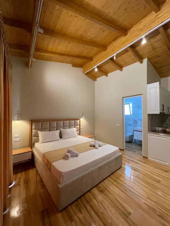 Postel nebo postele na pokoji v ubytování Arial Penthouse Suites