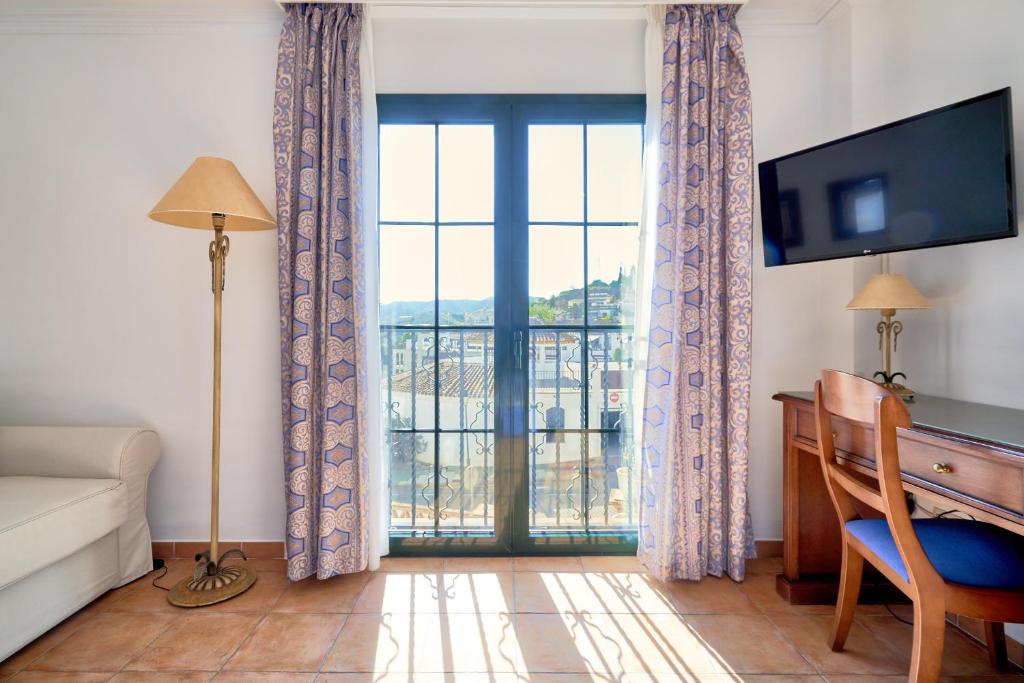 Cama o camas de una habitación en Hotel Villa Frigiliana