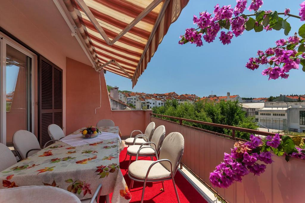 Un balcón o terraza de Apartments Roza