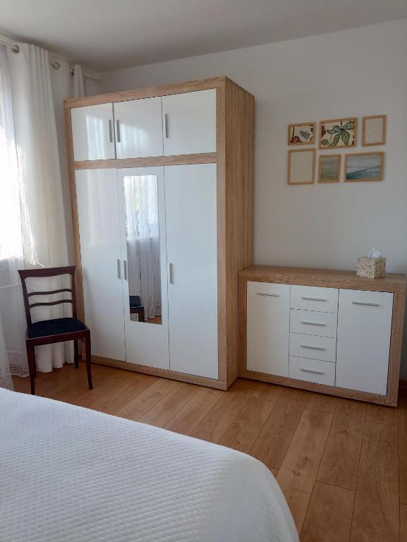 Posteľ alebo postele v izbe v ubytovaní Apartament nad Jeziorakiem