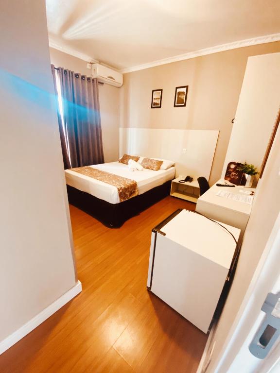 Postel nebo postele na pokoji v ubytování Hotel Lorimar