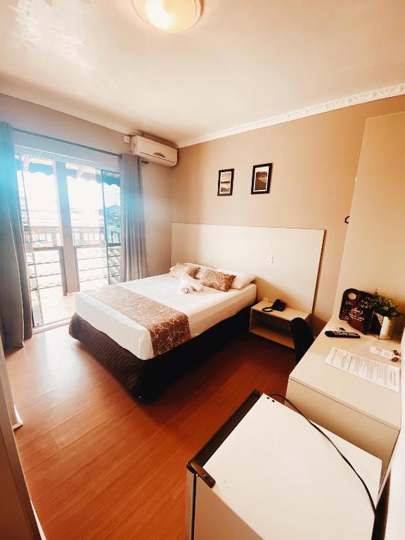 Postel nebo postele na pokoji v ubytování Hotel Lorimar