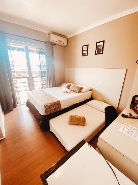 Postel nebo postele na pokoji v ubytování Hotel Lorimar