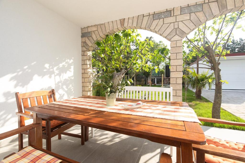 Fotografie z fotogalerie ubytování Ferienhaus Nikola v destinaci Jadranovo