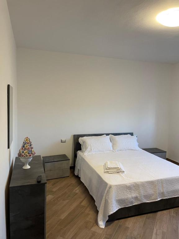 A bed or beds in a room at Villa Daniele
