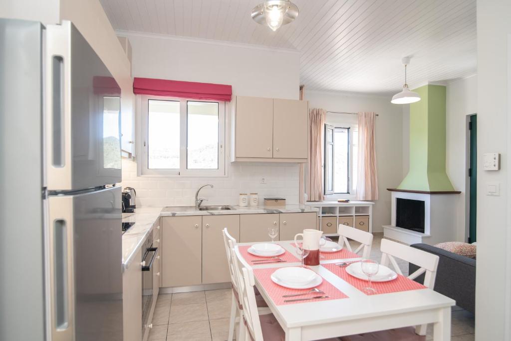 Kuchyň nebo kuchyňský kout v ubytování Antheon apartments