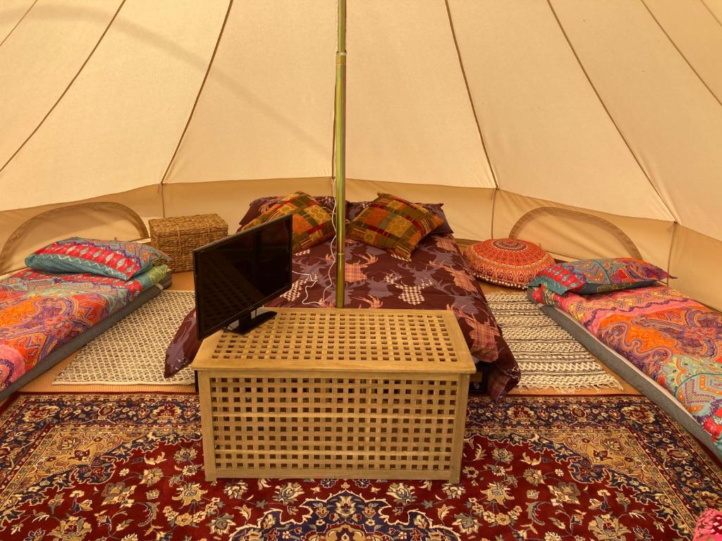Postel nebo postele na pokoji v ubytování Roslin Glamping