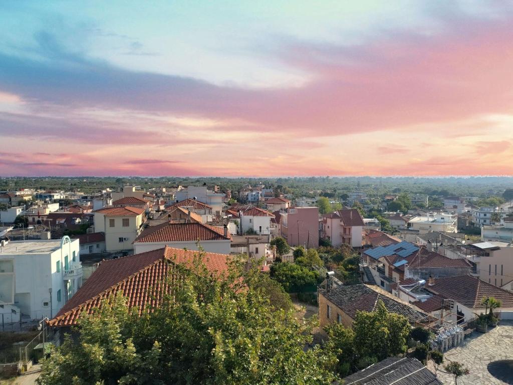 Východ nebo západ slunce při pohledu z hotelu nebo okolí