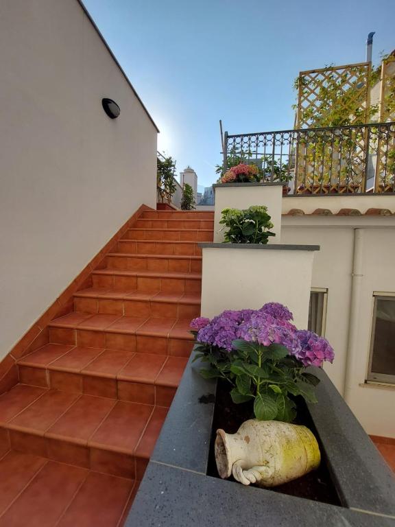 Balkoni atau teres di Dai nonni Seaview with roof terrace over the sea