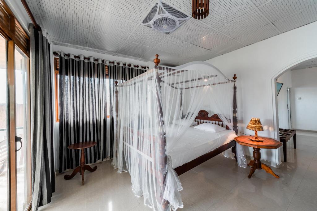 Postel nebo postele na pokoji v ubytování Seaview Deepal villa