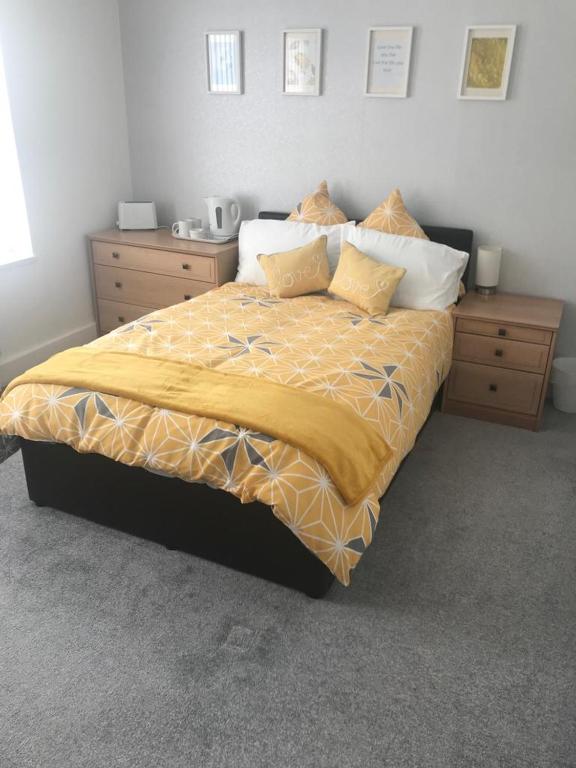 Private Lovely Room Females Only - Gillingham, Kent