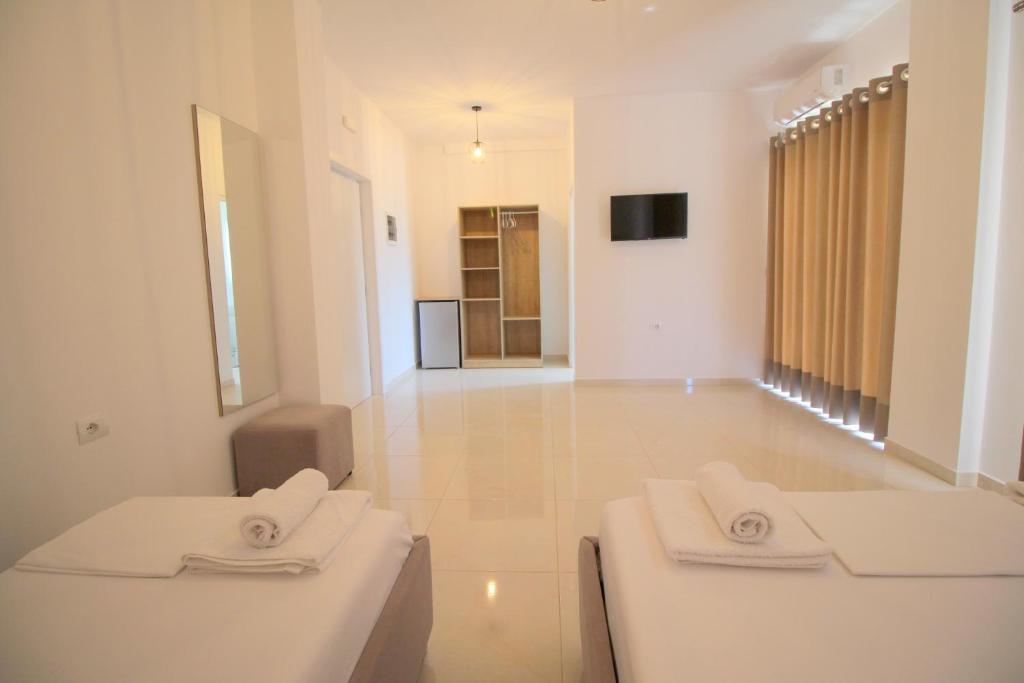 J&B Hotel - Image 4