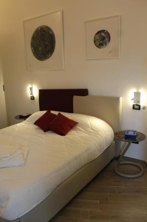 Letto o letti in una camera di Neruda Chic House Vomero