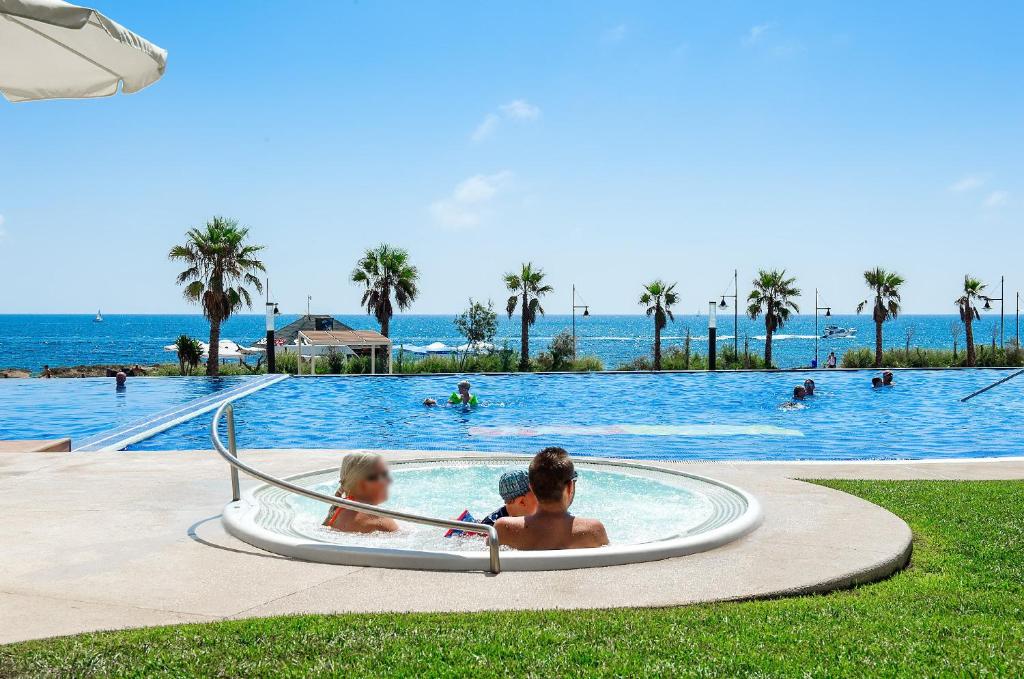 Basen w obiekcie Apartamento Sea Senses, Punta Prima lub w pobliżu