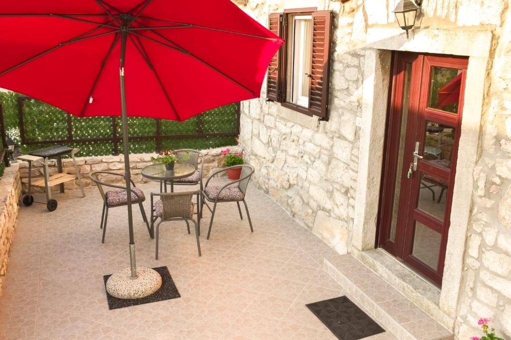 Patio alebo iná vonkajšia časť ubytovania Studio apartman Moreno