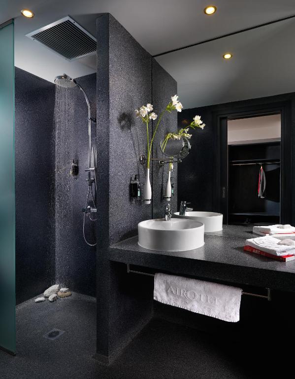 Koupelna v ubytování Airotel Patras Smart Hotel