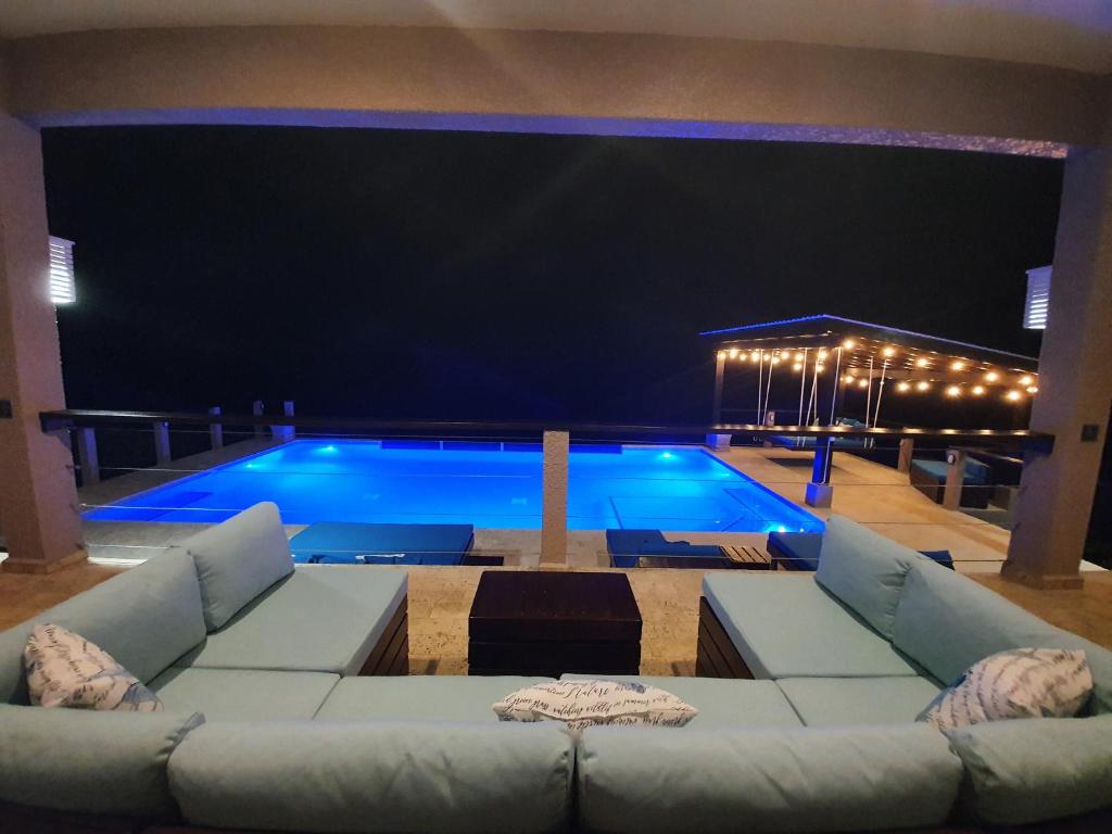 Bazén v ubytování Fishers Landing Boutique Hotel nebo v jeho okolí