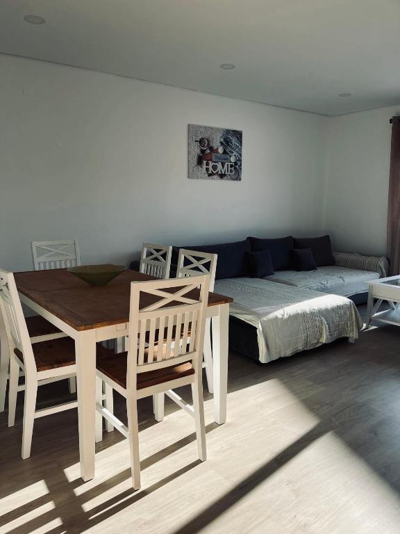 a living room with a table and chairs and a bed at Casa Marta e Casa Francisco in Olhão
