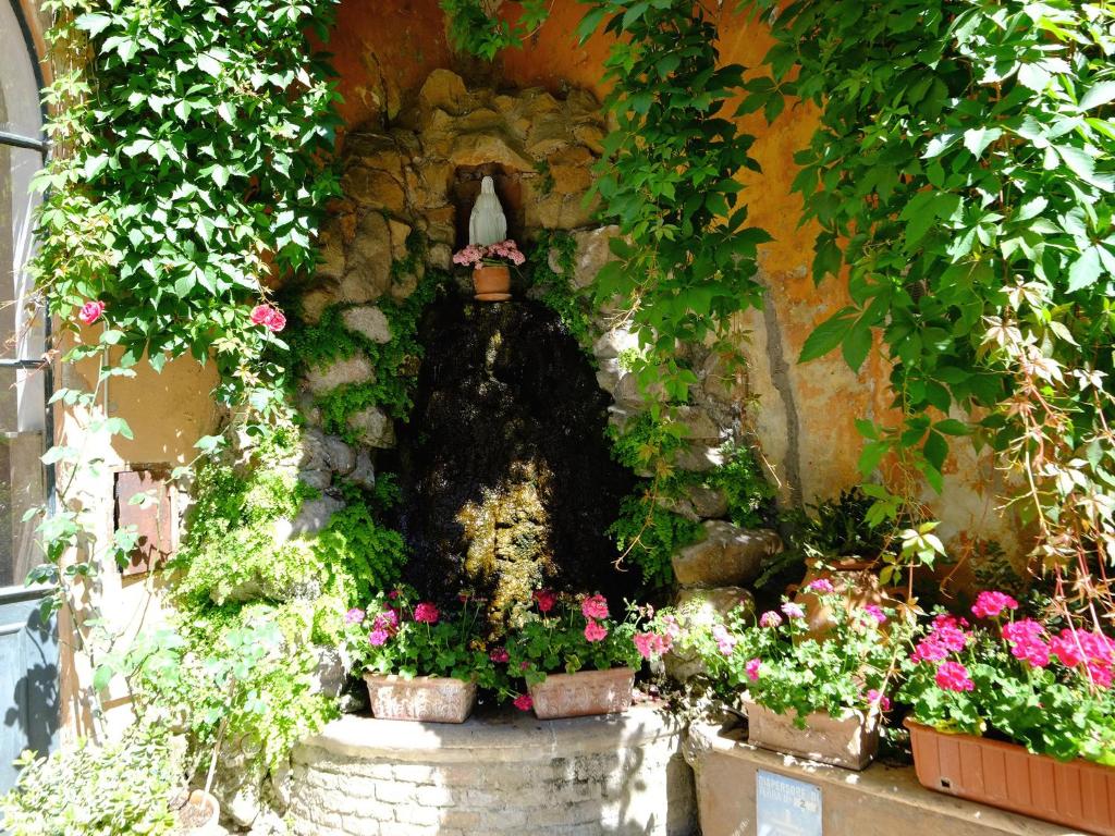 Ogród w obiekcie Casa Di Santa Francesca Romana a Ponte Rotto