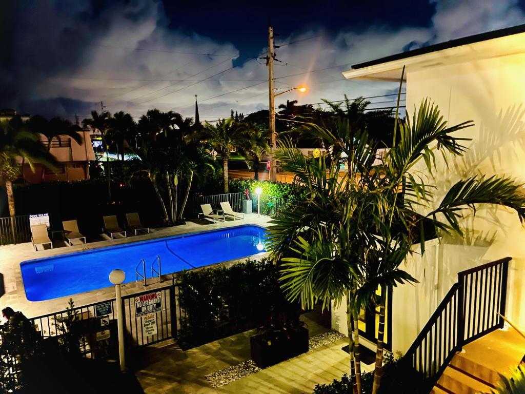 Bazén v ubytování Tropic Isle Beach Resort nebo v jeho okolí