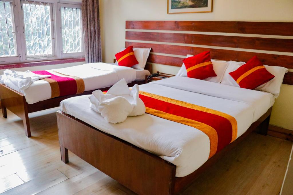 Postel nebo postele na pokoji v ubytování Hotel ThorongLa Thamel