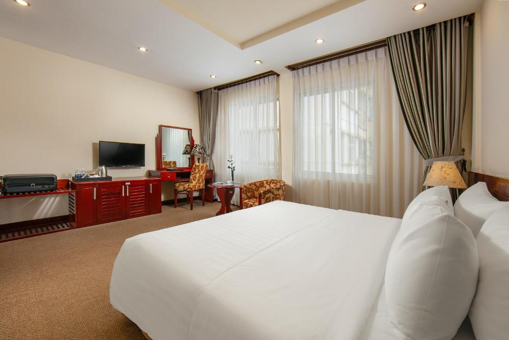 TV a/nebo společenská místnost v ubytování A25 Hotel - 705 Lac Long Quan