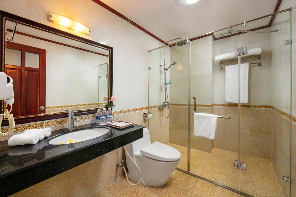 Koupelna v ubytování A25 Hotel - 705 Lac Long Quan