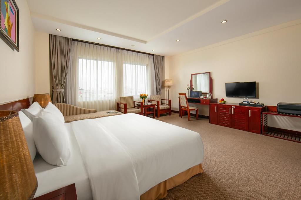 TV a/nebo společenská místnost v ubytování A25 Hotel - 705 Lac Long Quan