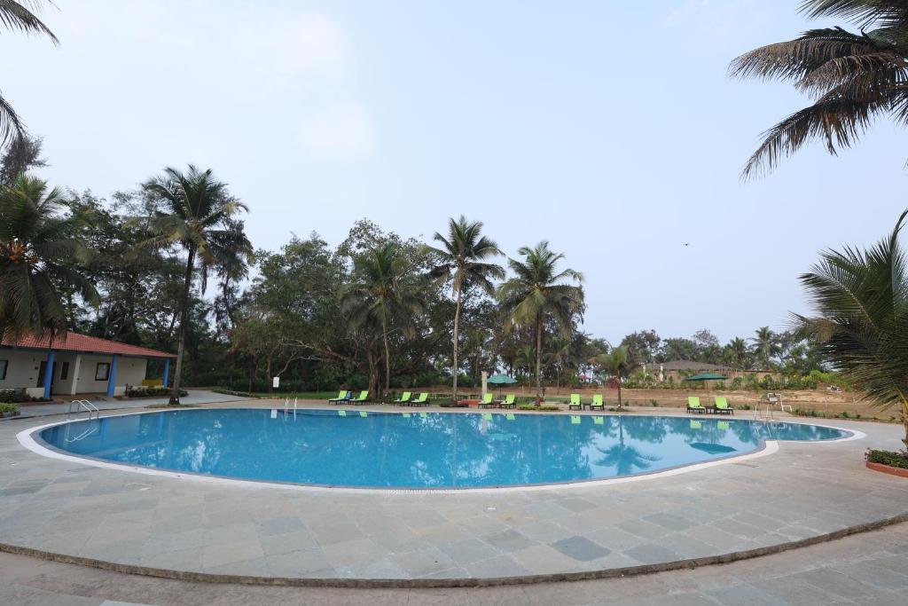 Bazén v ubytování The Windflower Resorts and Spa Varca Goa nebo v jeho okolí