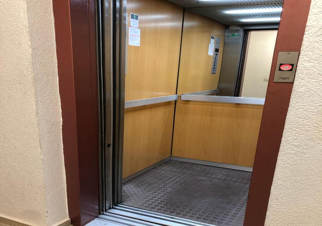 Ático en la plaza de Toro con garaje - Twee Slaapkamers Appartement