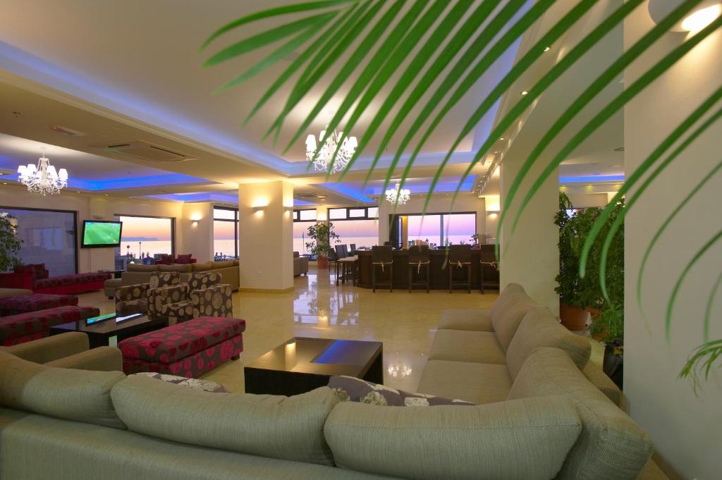 Posezení v ubytování Atlantis Beach Hotel