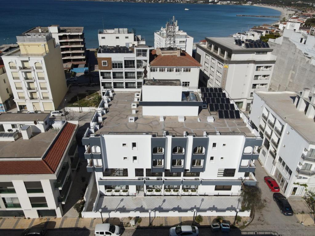 Nespecifikovaný výhled na destinaci Çeşme nebo výhled na město při pohledu z hotelu