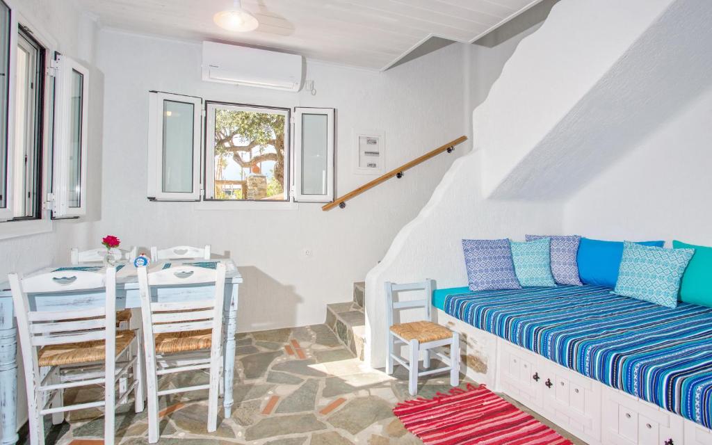 Posedenie v ubytovaní Aspra Chomata Villas