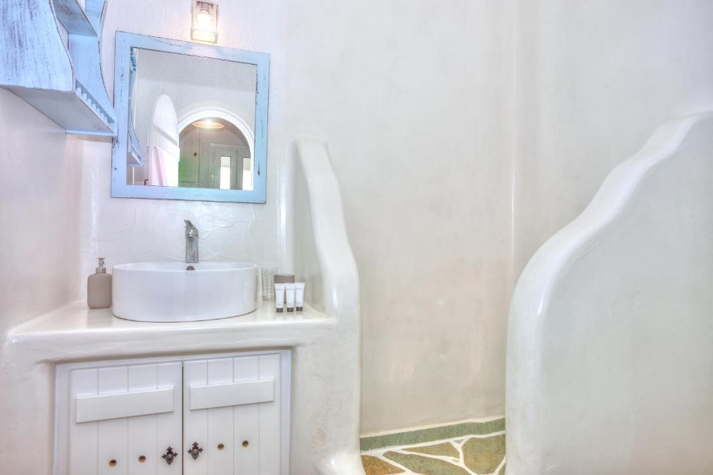 Kúpeľňa v ubytovaní Aspra Chomata Villas