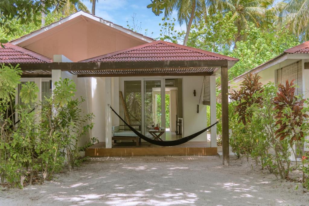 Сад в Holiday Inn Resort Kandooma Maldives - Kids Stay & Eat Free and DIVE FREE for Certified Divers for a minimum 3 nights stay