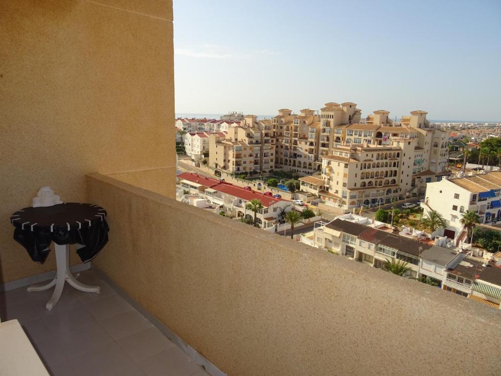 Nespecifikovaný výhled na destinaci Torrevieja nebo výhled na město při pohledu z apartmánu