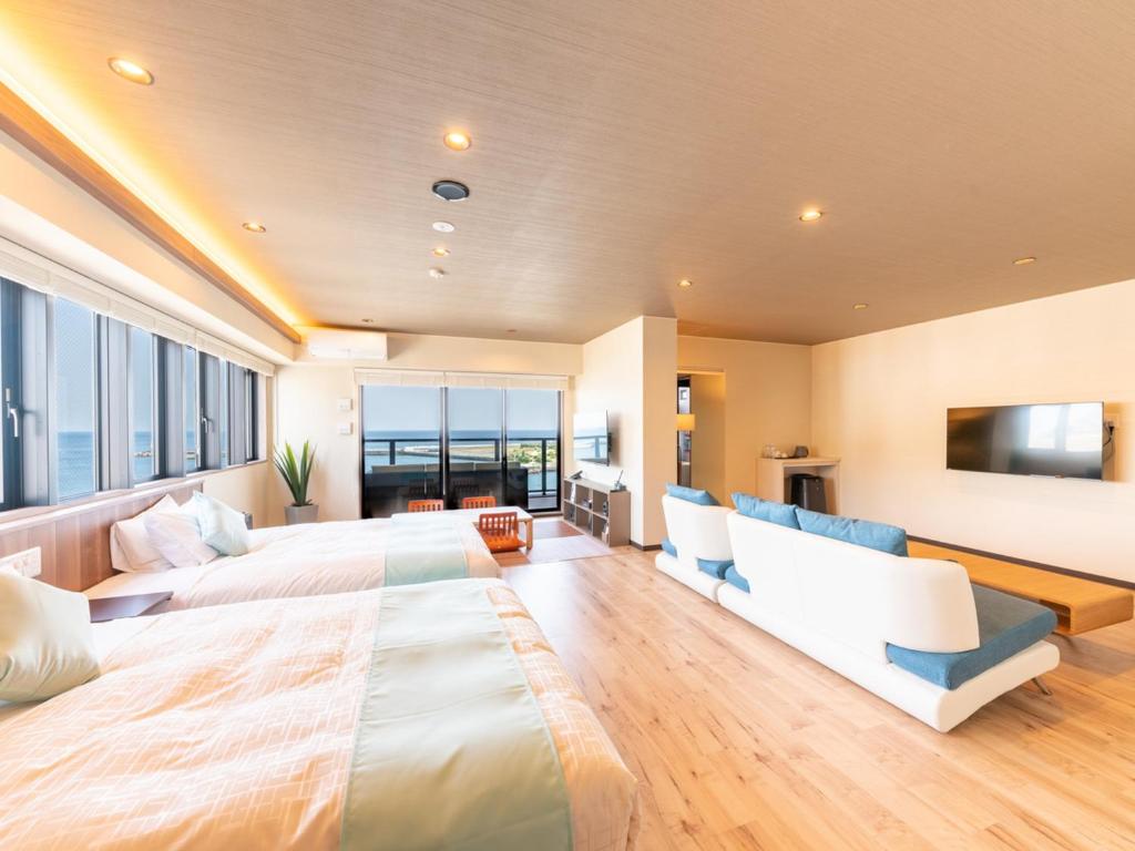 Postel nebo postele na pokoji v ubytování LiVEMAX RESORT Atami OCEAN