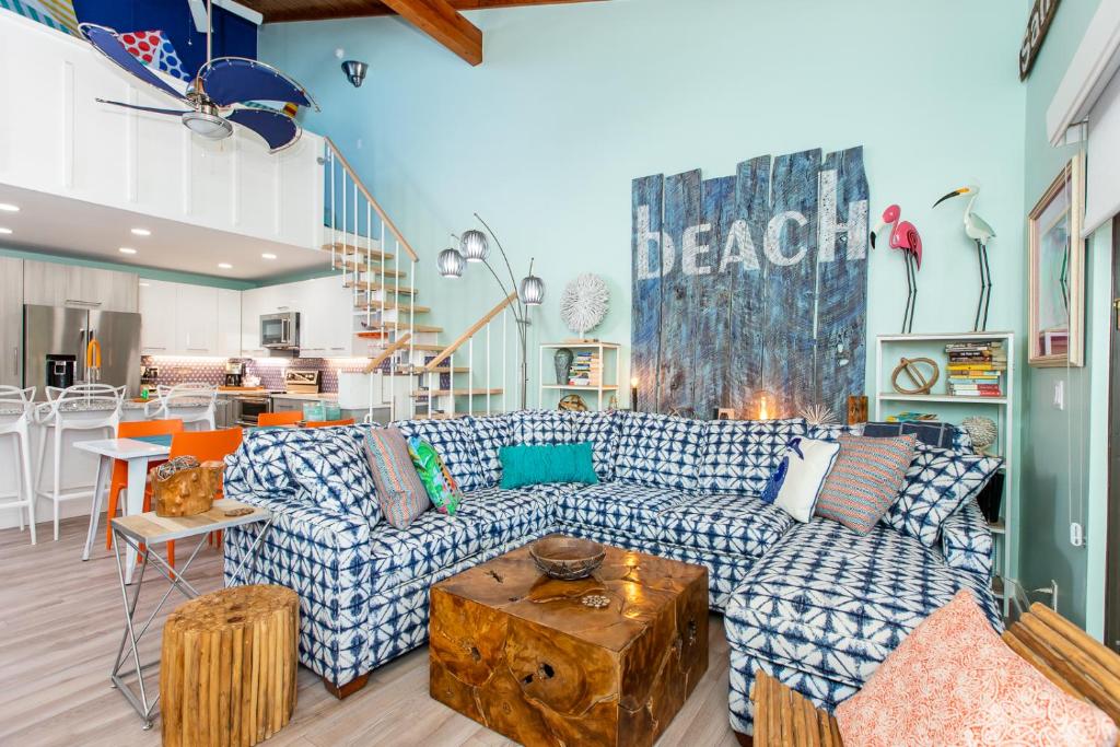 a living room with a couch and a table at COQUINA BEACH 3G in Sanibel