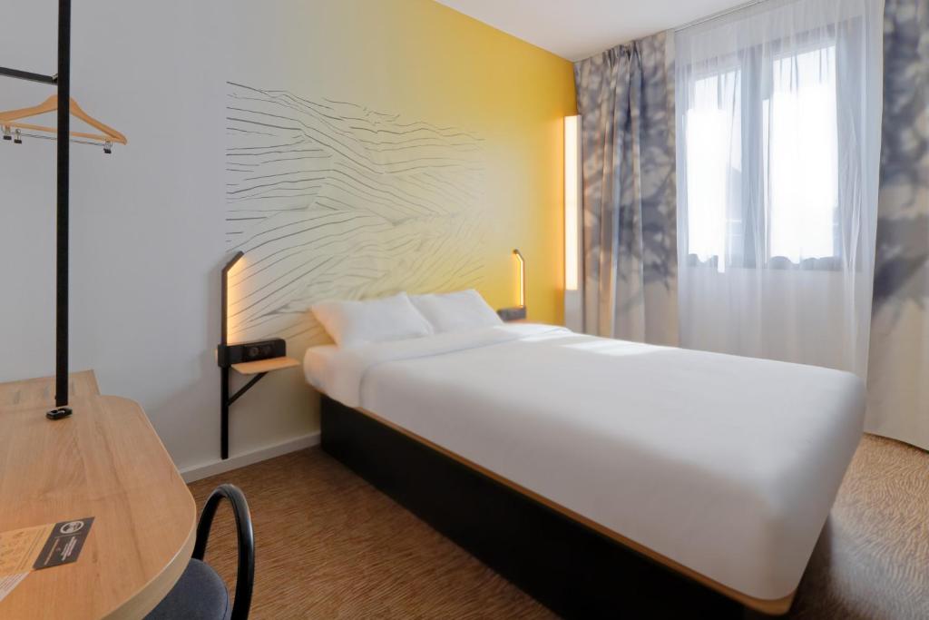 Postel nebo postele na pokoji v ubytování B&B HOTEL Le Touquet