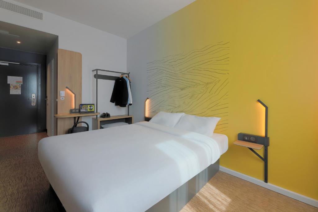 Postel nebo postele na pokoji v ubytování B&B HOTEL Le Touquet