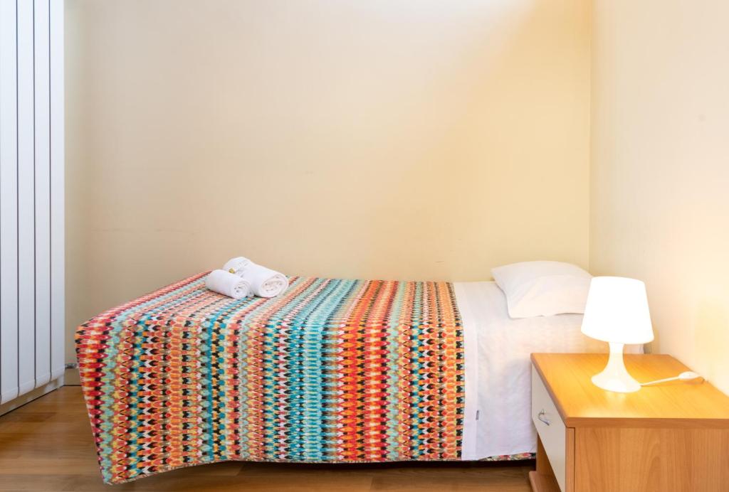 A bed or beds in a room at Ca' dei Mercanti