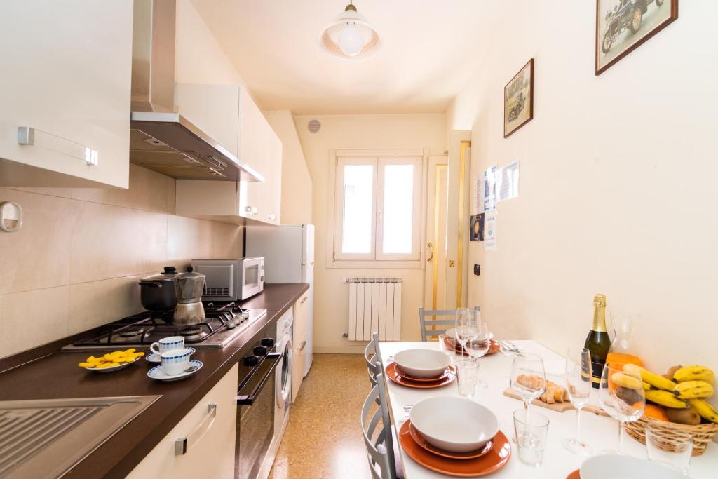 A kitchen or kitchenette at Ca' dei Mercanti
