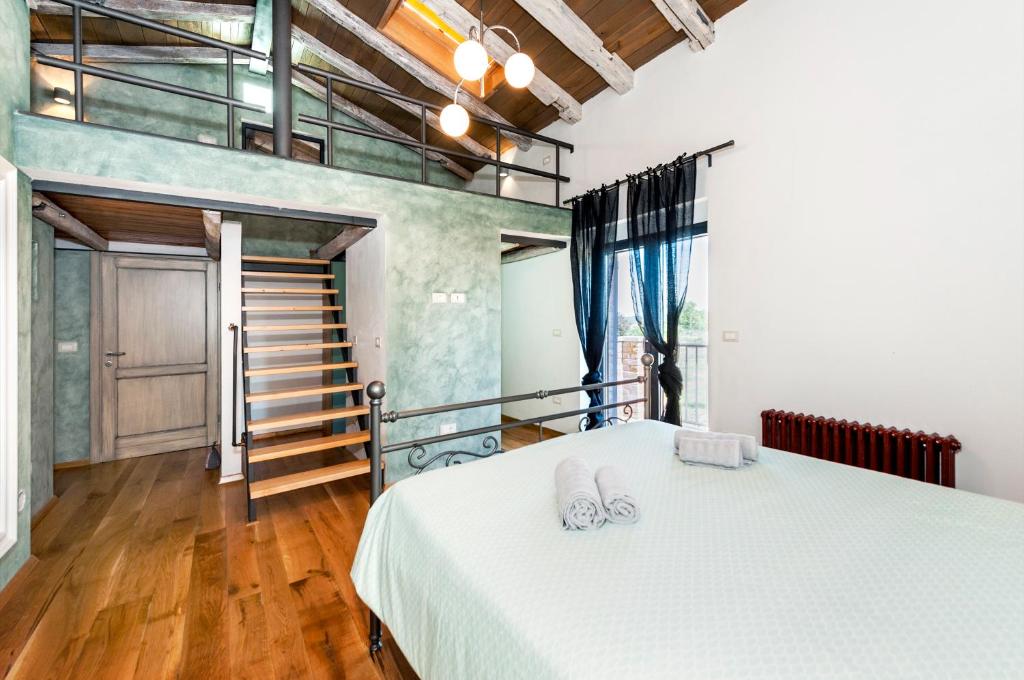 Posteľ alebo postele v izbe v ubytovaní Villa Baraka with private pool near Rovinj - WiiBuk