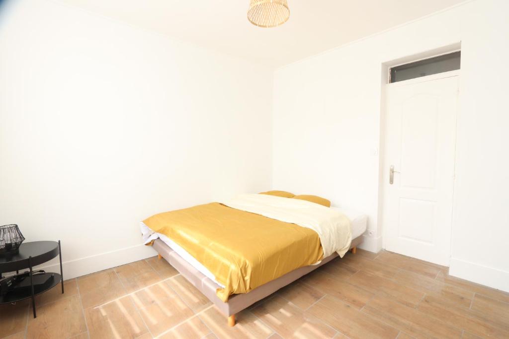 Posteľ alebo postele v izbe v ubytovaní Coeur de ville, T2 cosy & élégant