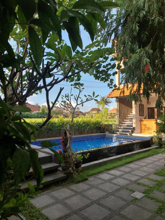 Bazén v ubytování Gerhana Sari 2 Bungalows nebo v jeho okolí