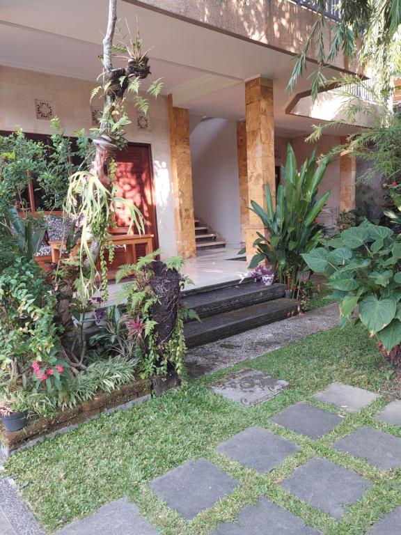 Zahrada ubytování Gerhana Sari 2 Bungalows
