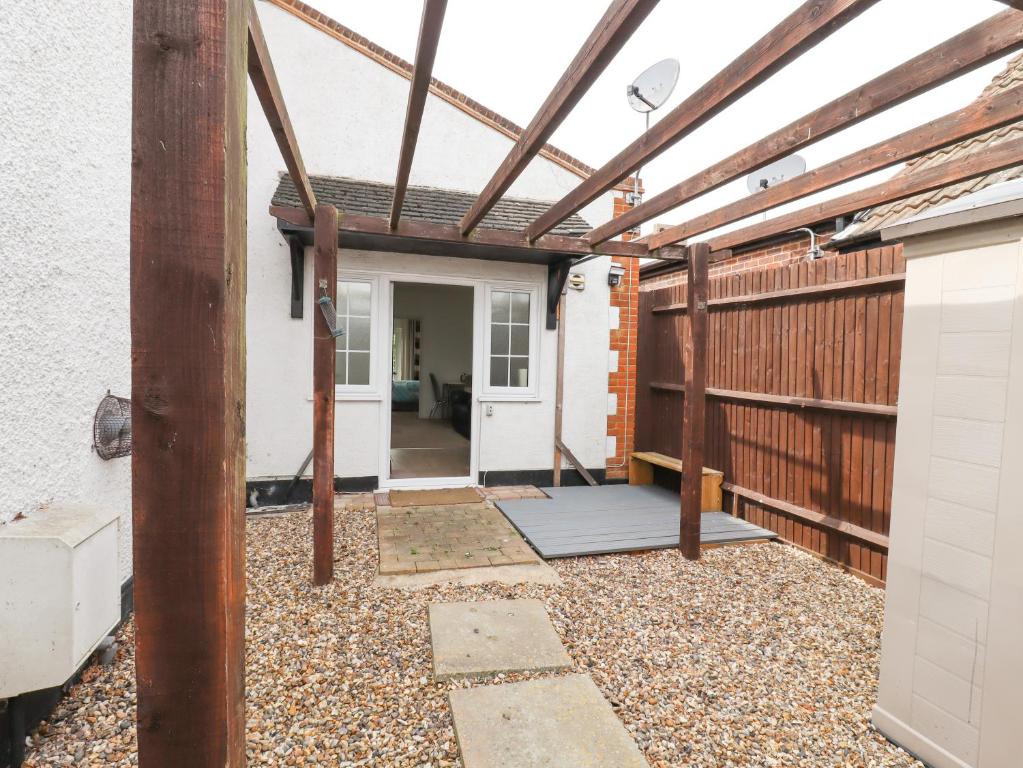 a pergola over a patio of a house at 493 Little Wakering Road in Southend-on-Sea