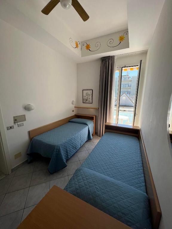 Postel nebo postele na pokoji v ubytování Hotel Villa dei Fiori - sul mare con piscina