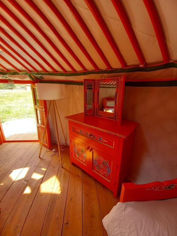 Postel nebo postele na pokoji v ubytování A Ventoux Yourte